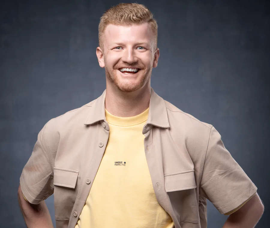 Nico Välimäki studiomuotokuvassa