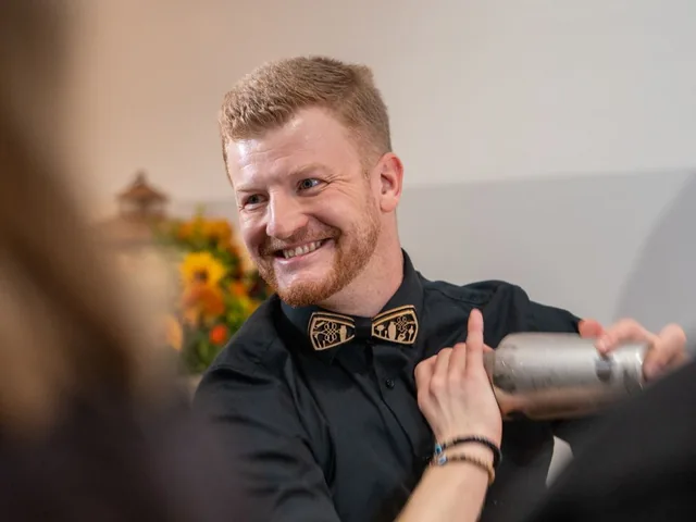 Nico ravistaa shakeria juhlissa