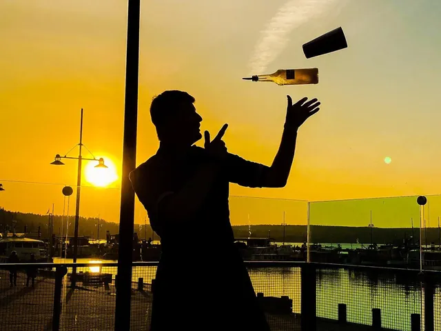 Nico heittää pulloa ilmaan